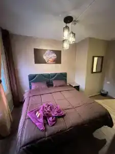 Sandra - 18