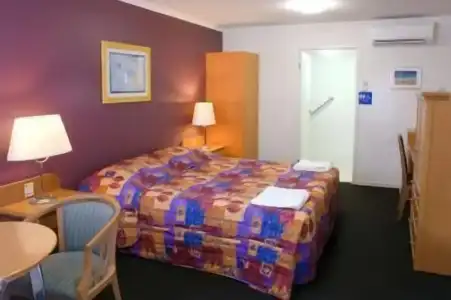 The Queensport Motel & Tavern - 1