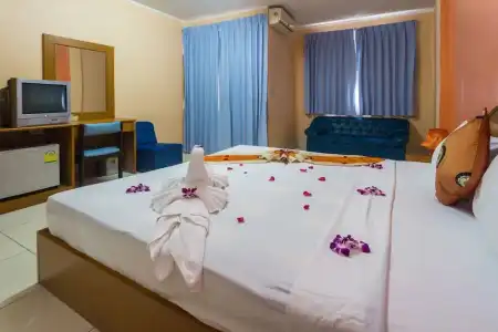 Room in Guest Room - Bucintoro Restaurant & Guesthouse Belvedere - 10 Minutes From Patong Beach - 24