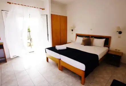 Toni's Guesthouse - 2