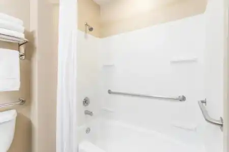 Days Inn & Suites by Wyndham Lakeland - 92