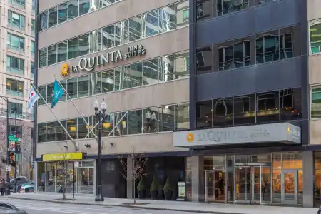 La Quinta Inn & Suites by Wyndham Chicago Downtown - 46