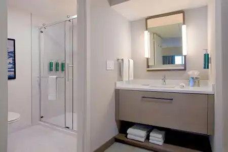 Doubletree by Hilton Cedar Rapids Convention Complex - 46