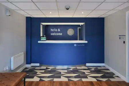 Travelodge London Park Royal - 12