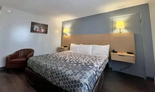 Econo Lodge Motel Village - 70