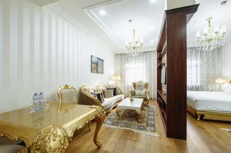 Monday Royal Apart - 301