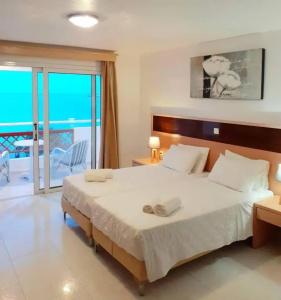 Minos Beach - 4