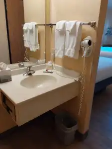 Lavissh Inn and Suites - 40