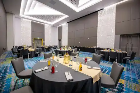 Radisson Red, Dubai Silicon Oasis - 18
