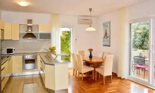 Apartment 3 Beaches With Free Parking - 310