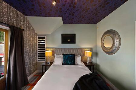 The Dairy Queenstown, A Naumi Chapter - 15