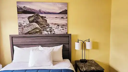 The Port-O-Call Inn & Suites - 17