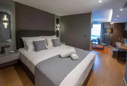 Valente Suites & - 5