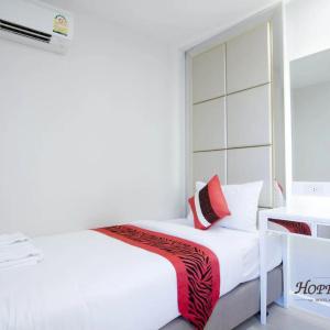 Hope Land Sukhumvit 8 - 24