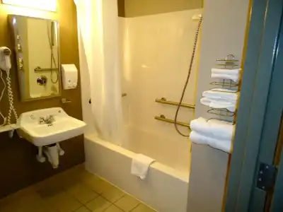 Super 8 by Wyndham Niagara Falls NY - 32