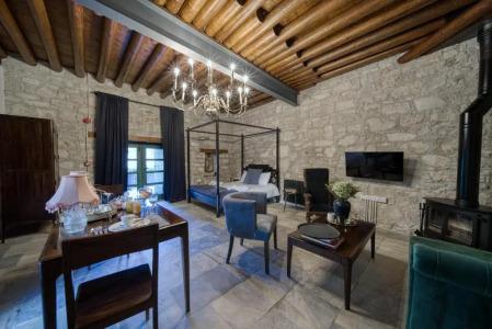 Oinou Strata - Adults Only - 73