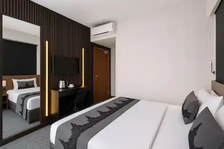 Black Art Otel - 36