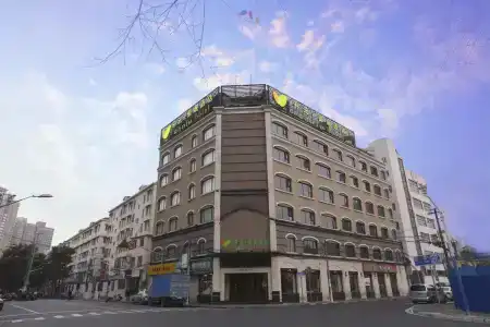 New Century Manju Shanghai Railway Station - 0