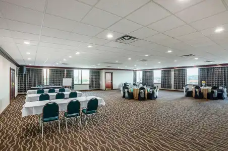 Quality Inn & Suites Cincinnati Downtown Area - 19