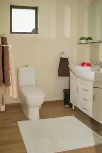 Hillside Retreat - 9