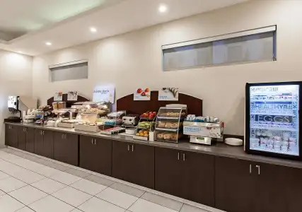 Holiday Inn Express & Suites Anaheim Resort Area by IHG - 11