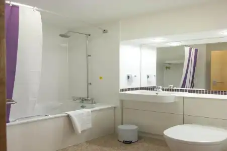 Premier Inn London Putney Bridge - 9