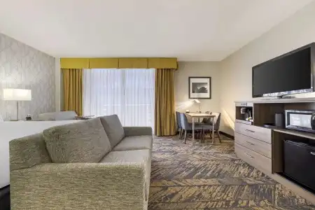 Best Western Plus Bayside Inn - 34