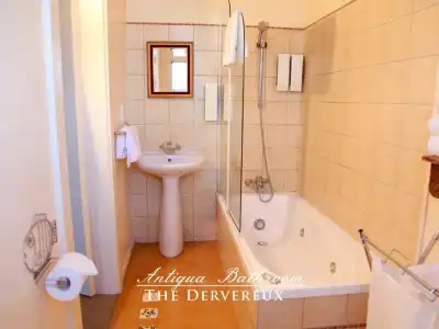 The Devereux Boutique - 82