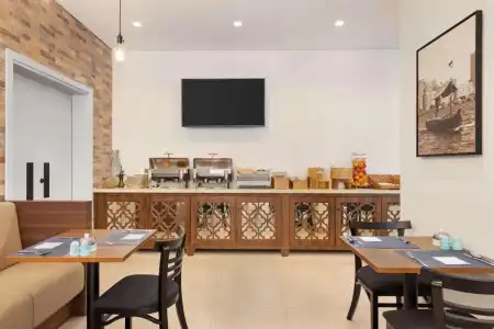 Ibis Styles Dubai Gold District - 13