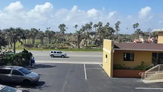 Driftwood Beach Motel - 20