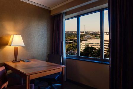 Embassy Suites by Hilton Crystal City National Airport - 7