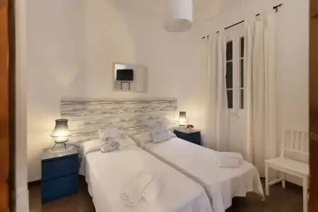 Ally's Guest House Barcelona B&B - 40
