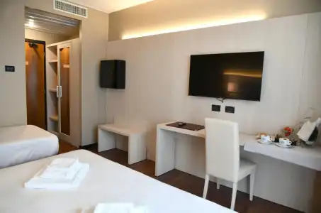 Yachting Mistral - 38