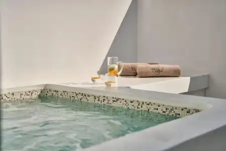 Alleys All-Suite & Spa - 203