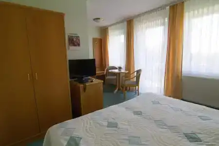 Zur Kleinen Meerjungfrau - 12