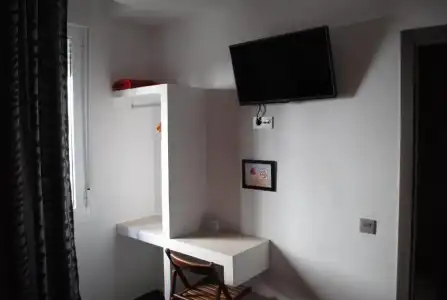 Hostal Abril - 3