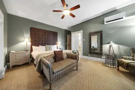 Yolanta’s Bed and Breakfast - 37