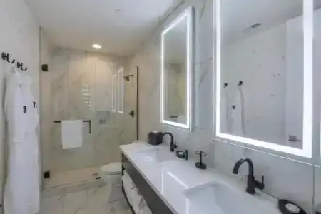 Studio 154 Luxury - 128