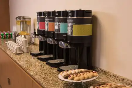Hampton Inn by Hilton Guadalajara/Expo - 10