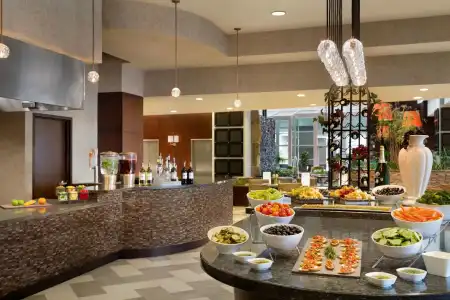 Embassy Suites Los Angeles - Glendale - 11