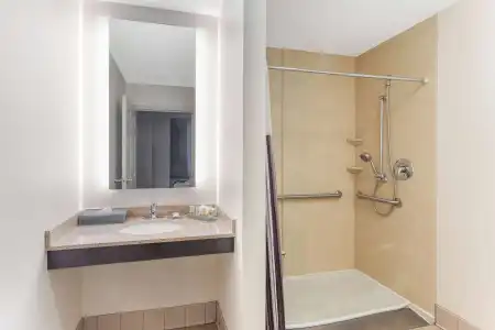 La Quinta Inn & Suites by Wyndham Chicago Downtown - 8