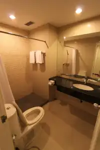 The Royal Bee Apart - 9