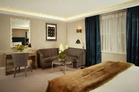 Flemings Mayfair - Small Luxury of the World - 2