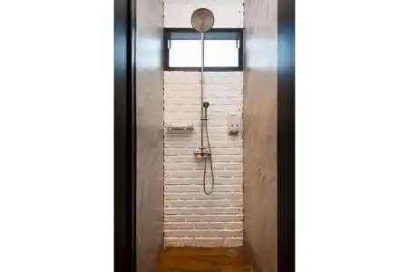 Savage Hostel - 27