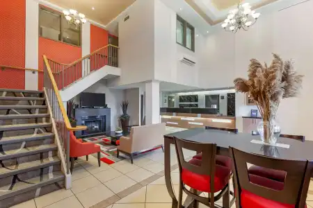 Best Western Plus Burlington Inn & Suites - 25