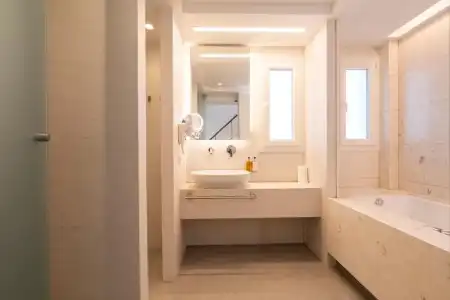 Mirablue Luxury Residences - 404