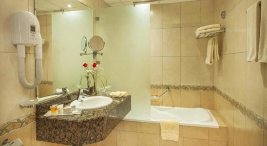 Golden Tulip Sharjah Apartments - 8