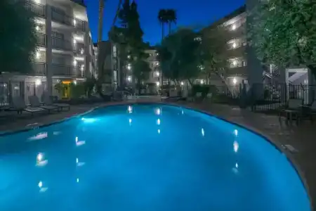 Holiday Inn & Suites Phoenix Airport North by IHG - 17