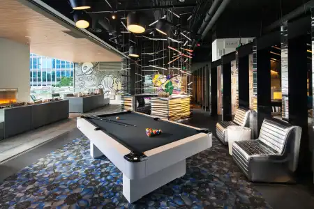 W Bellevue - 18