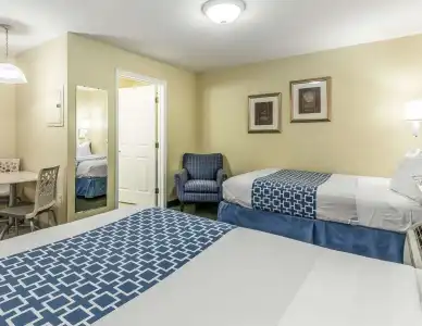 Suburban Studios Fort Myers Cape Coral - 4